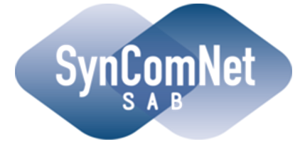 Logo der SynComNet SAB. Der Schriftzug SynComNet SAB auf zwei blauen semitransparenten abgerundeten Rauten